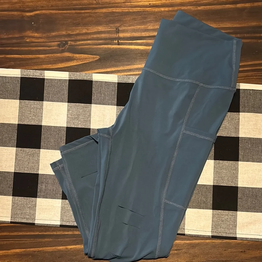 Constantly Varied Gear Blue tear it up leggings capri large